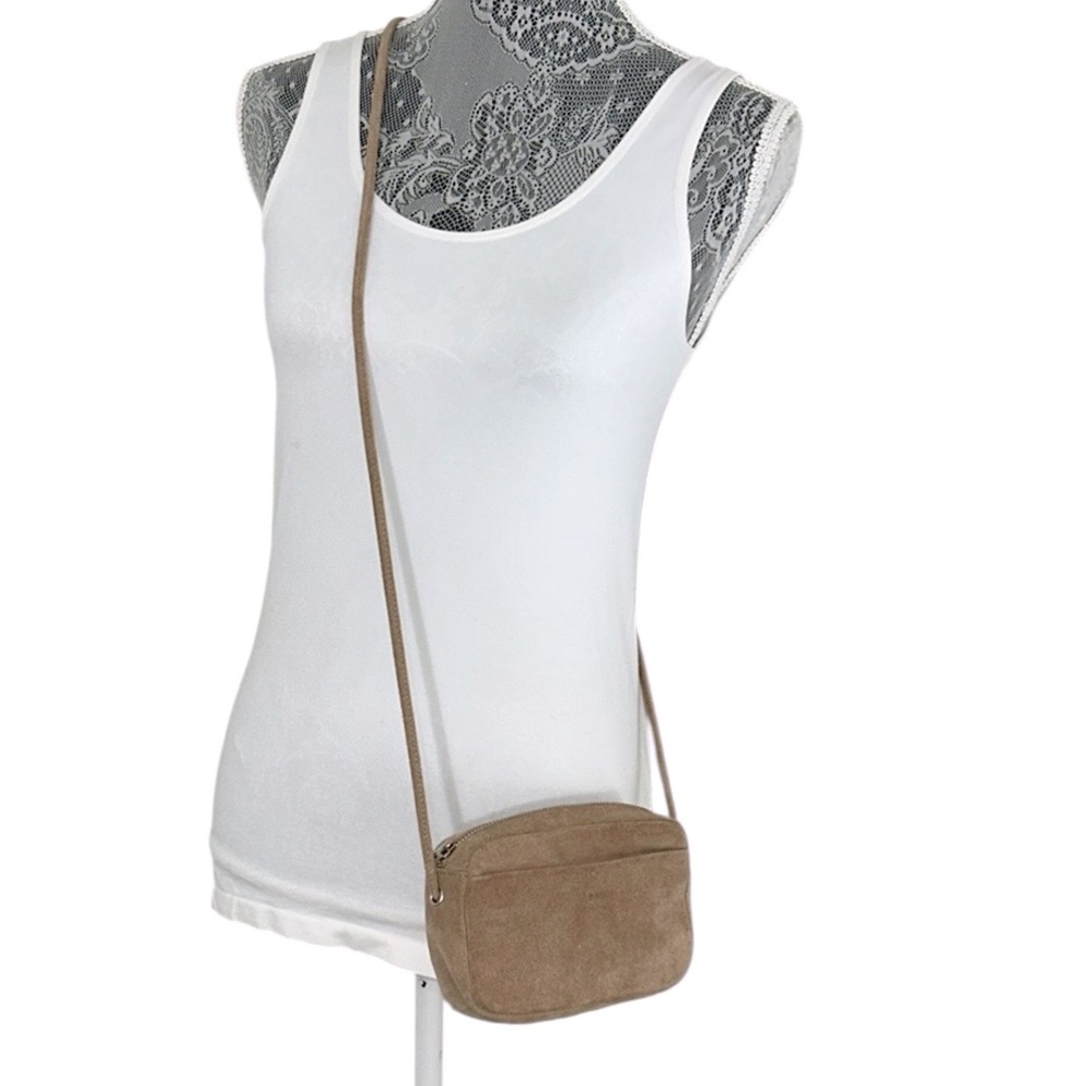 Baggu beige tan “dune” suede shoulder crossbody bag. - Picture 2 of 6